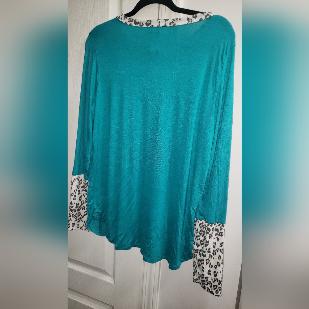 BiBi Jade (Teal) Top with Animal Print Pocket and Sleeves Size L NWOT - Picture 5 of 5